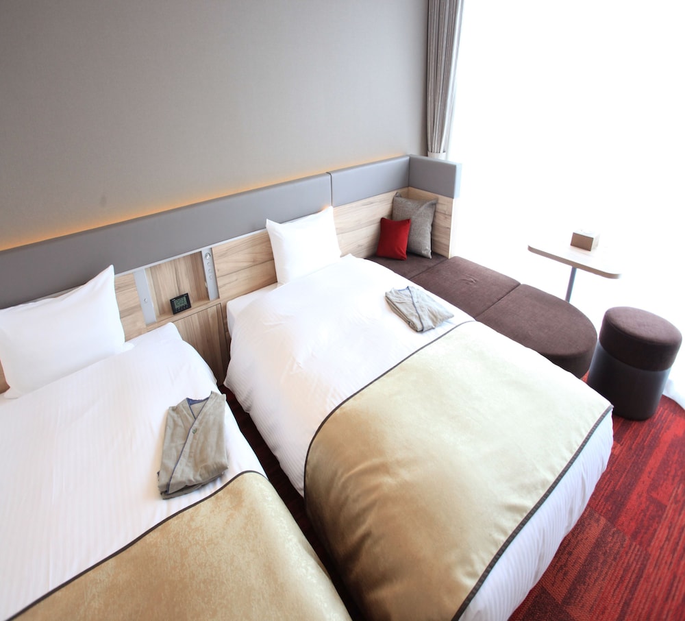 Premium Twin Room - Photo 10
