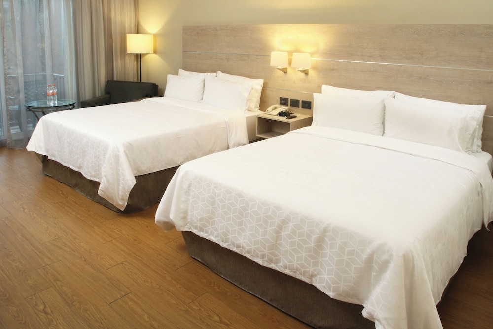 Standard Room, 2 Queen Beds, Ground Floor - Photo 3