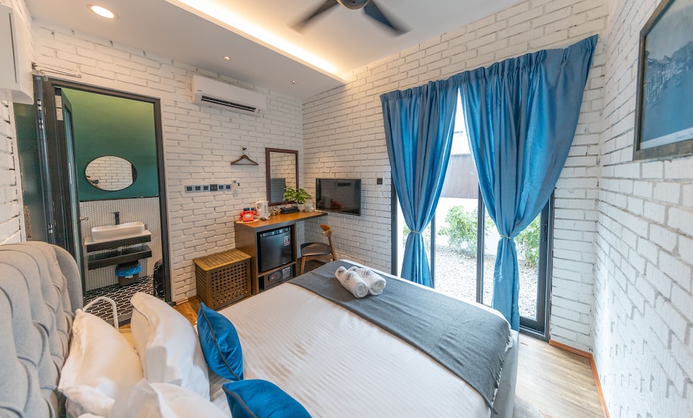 Room, Garden View - Photo 9