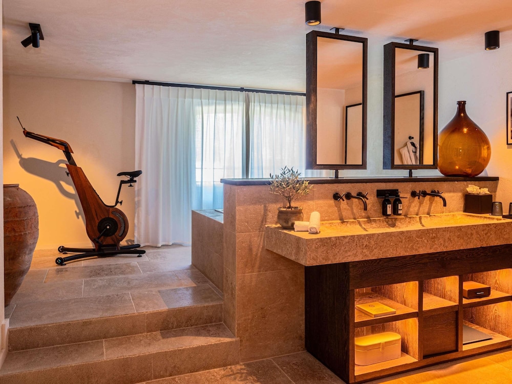 Presidential Suite, 1 King Bed, Balcony, Pool View