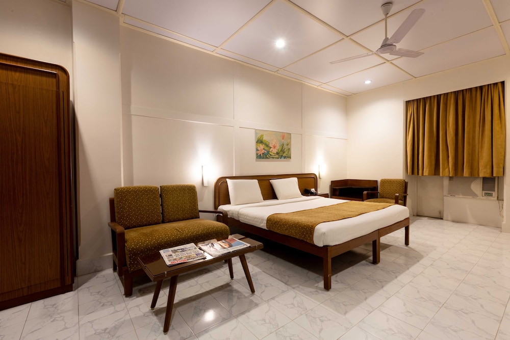 Deluxe Room - Photo 9