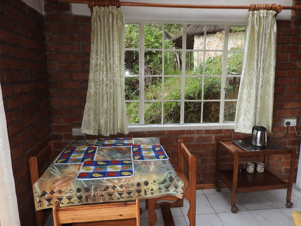 Basic Cottage, Lake View, Lakeside (Chikamba) photo 3