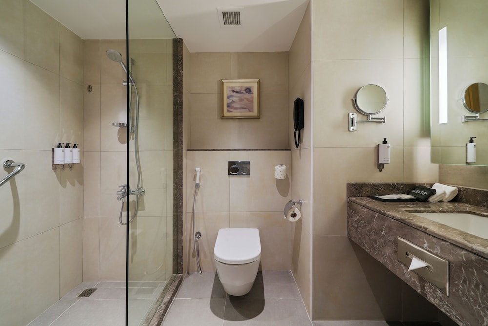 Room, 1 King Bed, City View (Guest, High Floor) - Photo 3