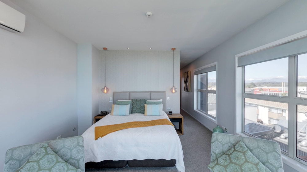 Ocean View Penthouse Suite photo 2