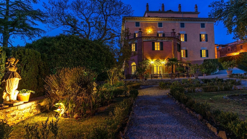 Villa photo 3