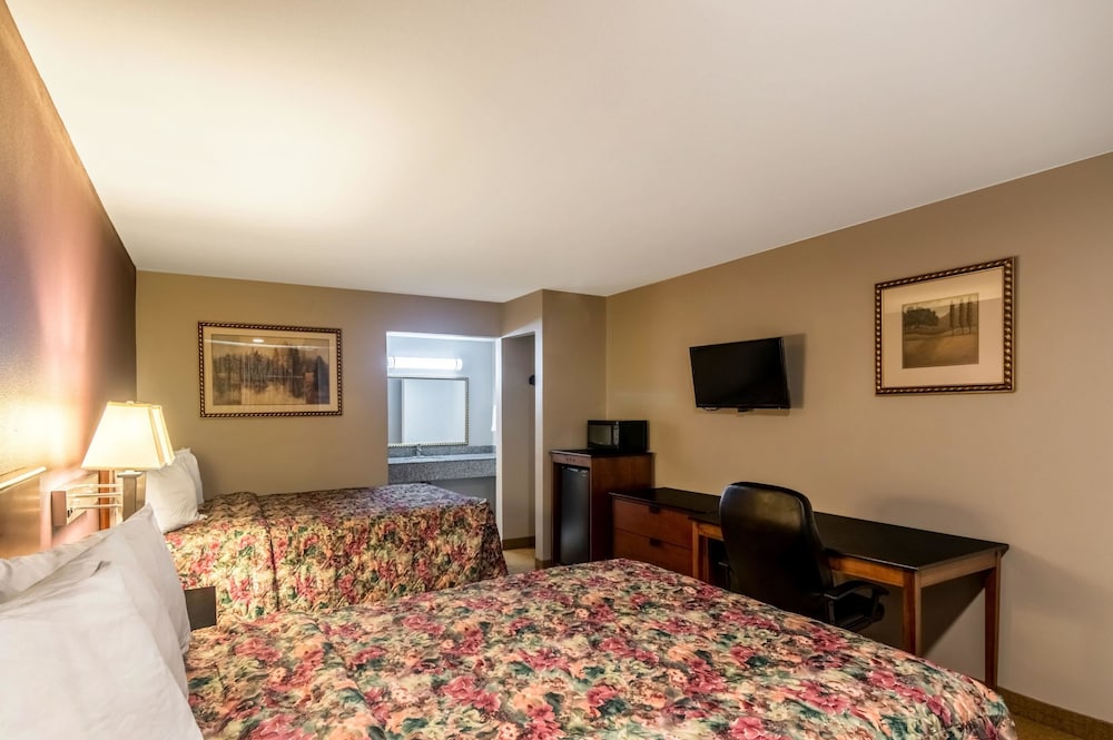 Room, 2 Double Beds, Smoking (Pet Friendly) - Photo 3