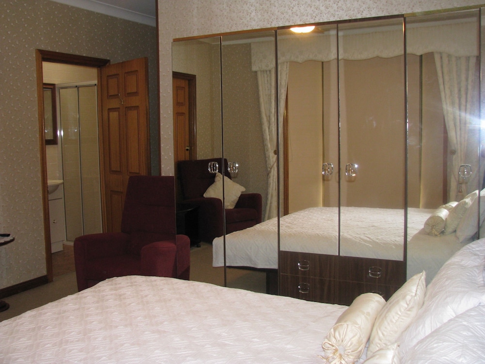 Traditional Room, 1 King Bed, Ensuite photo 2