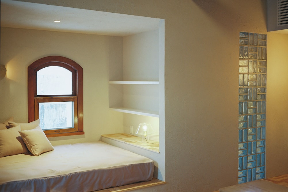 Design Condo, Pets Allowed photo 3