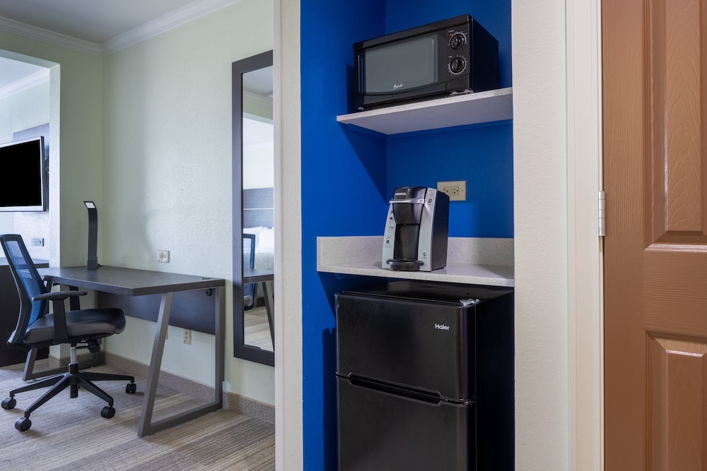 Standard Room, 2 Queen Beds, Accessible (Communication, Transfer Shower) - Photo 4