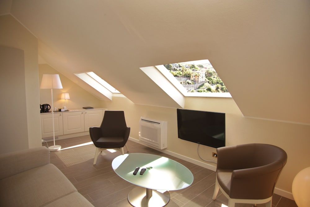 Royal Studio Suite (beach access included) photo 1