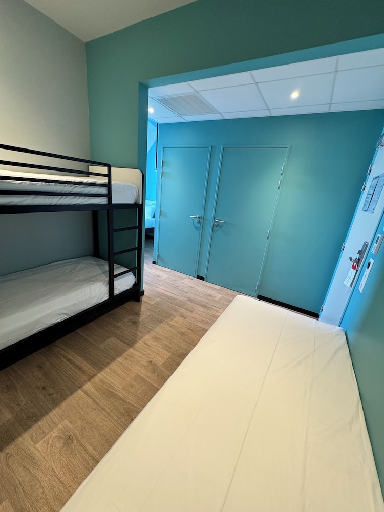 Room (5 people) - Photo 3