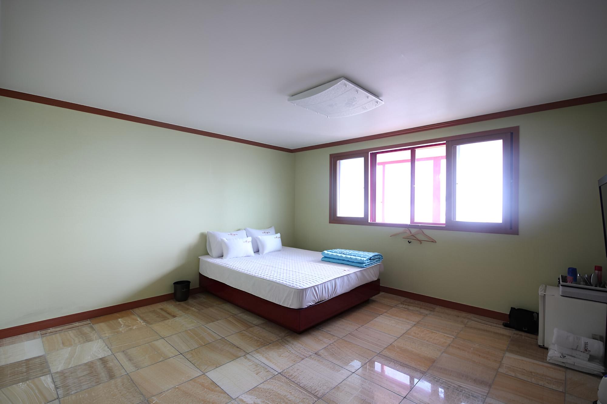 Room (Suite Room - Condo (Call before Booki) - Photo 11