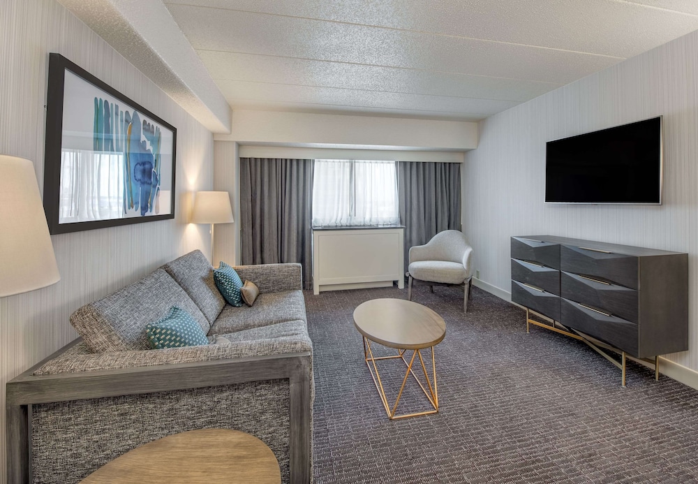 Executive Suite, 1 King Bed (One Bedroom Champion Suite King) - Photo 3