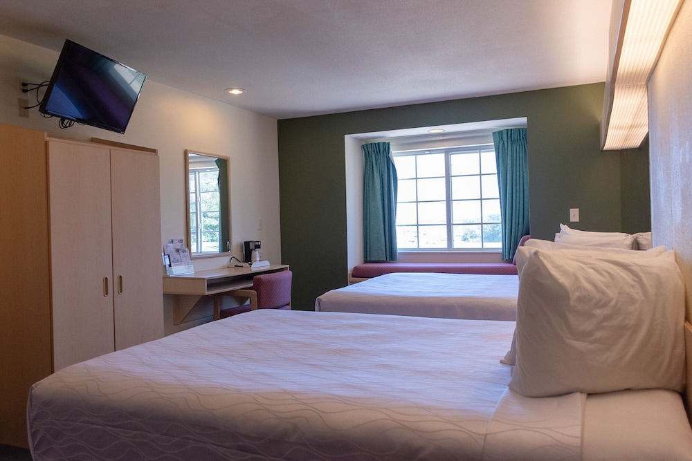 Premium Room, 2 Queen Beds, Park View photo 2