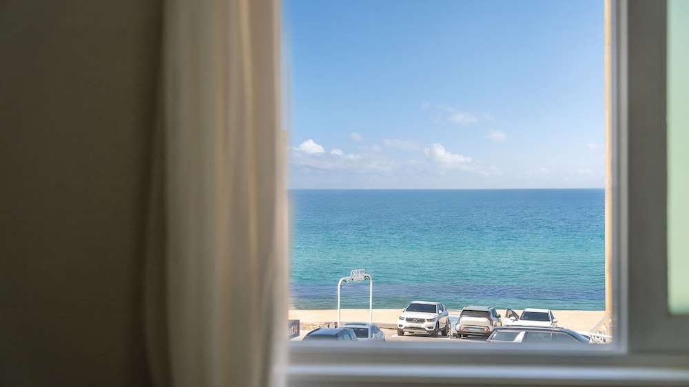 Basic Room, 1 Bedroom (Room 301 (Ocean View / Netflix)) photo 1