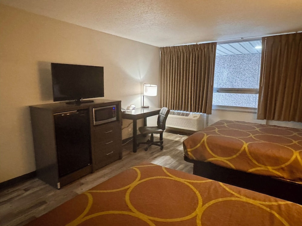 Room, 2 Queen Beds, Non Smoking photo 3