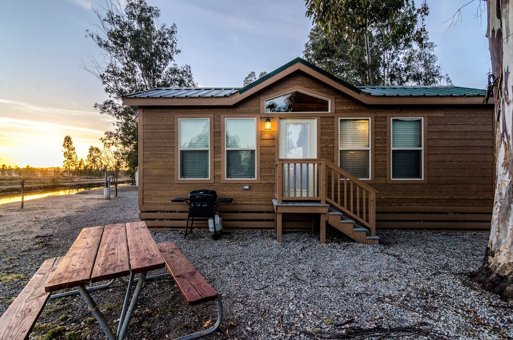 Cottage, 1 Bedroom (Side Entry, No Pets, Linens Available) photo 2