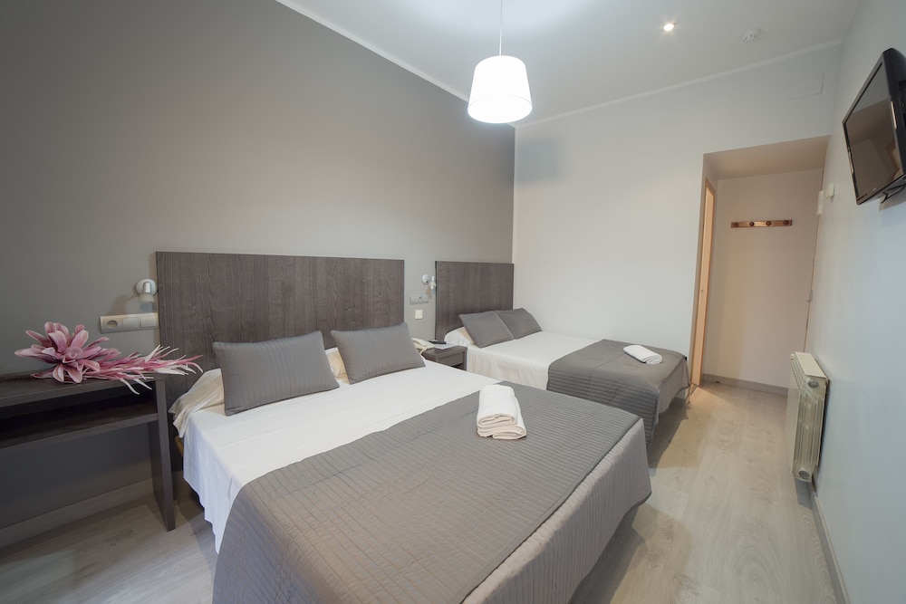 Family Quadruple Room, 2 Queen Beds photo 2