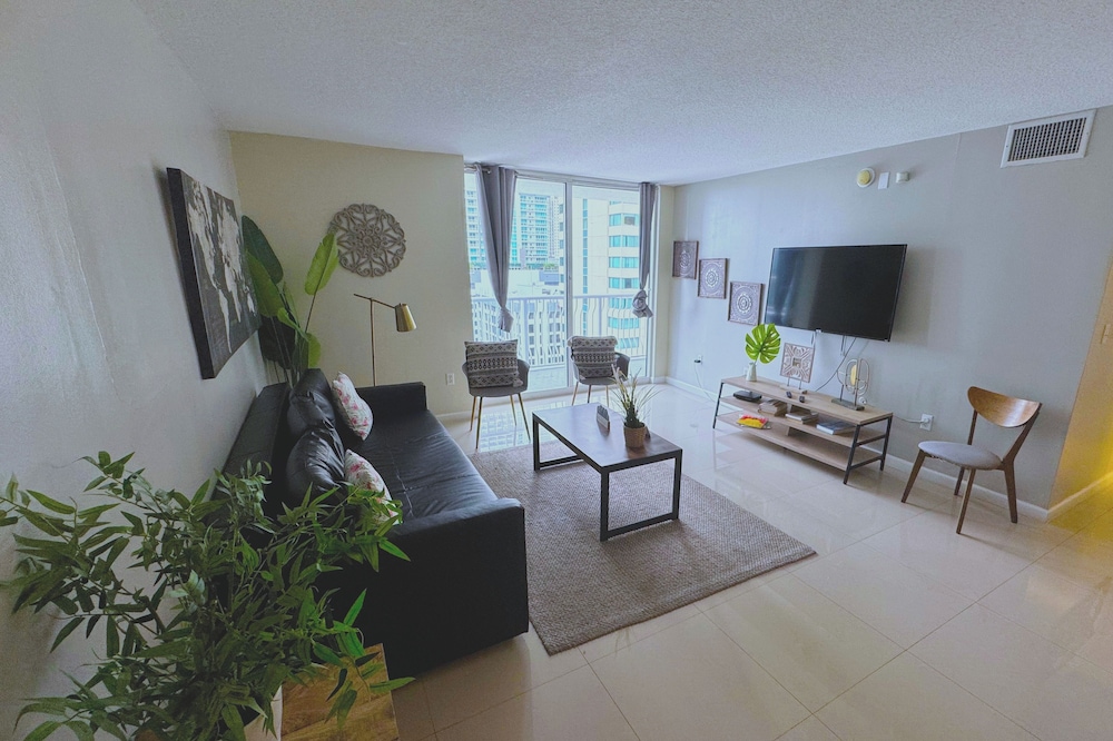 Luxury Condo, 3 Bedrooms, City View photo 1