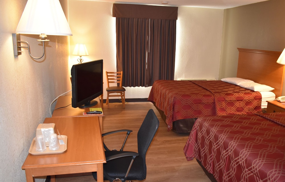 Economy Double Room, 2 Queen Beds - Photo 2
