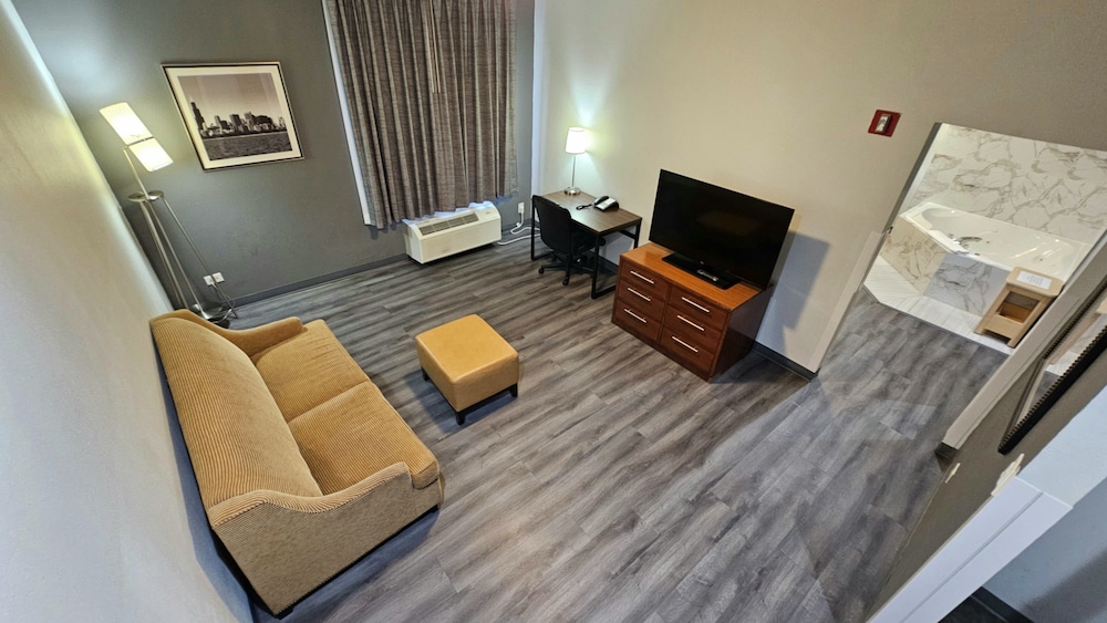 Suite, 1 King Bed, Non Smoking, Jetted Tub - Photo 1