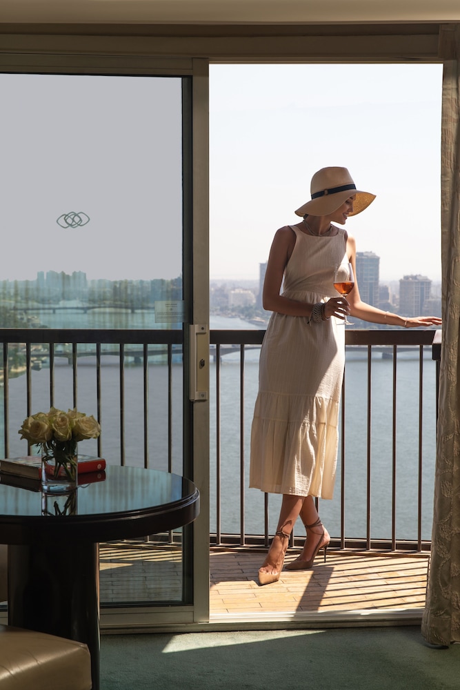 Luxury Room, 1 King Bed (Nile View) thumbnail 6
