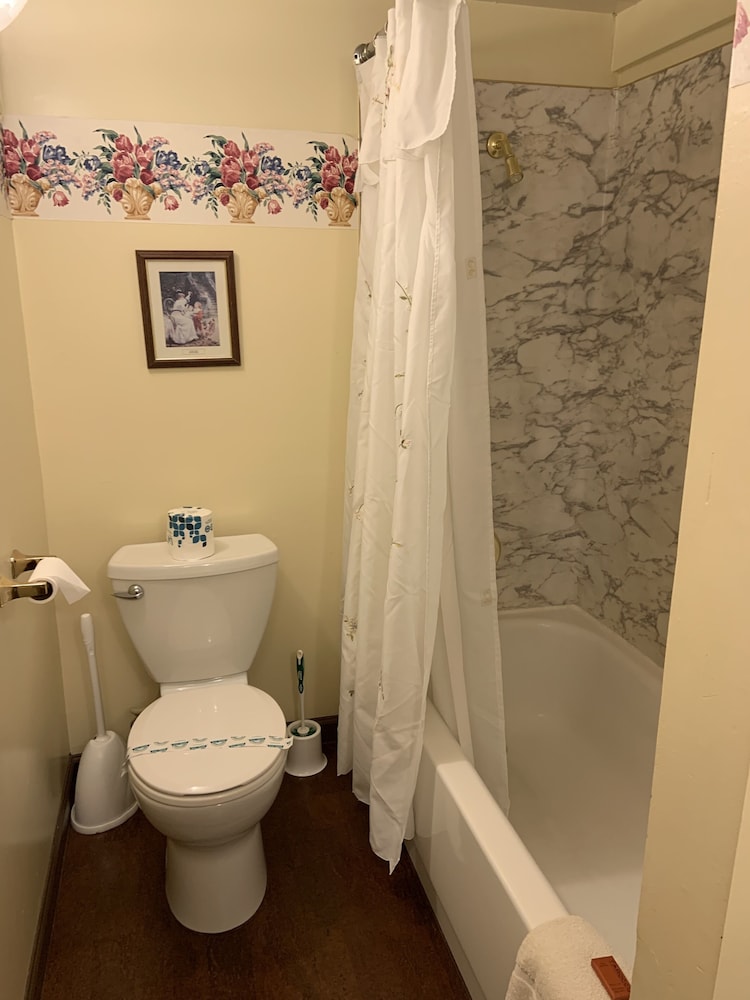 Comfort Studio Suite, 1 Queen Bed, Partial Ocean View photo 2