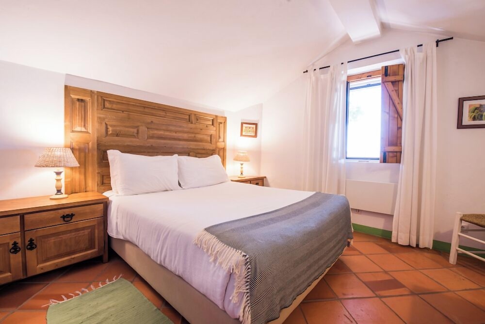 House, 2 Bedrooms (2)