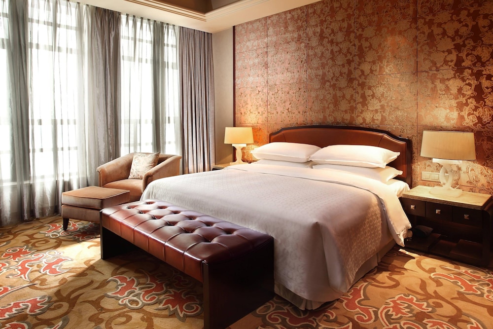 Club Suite, 1 King Bed photo 2