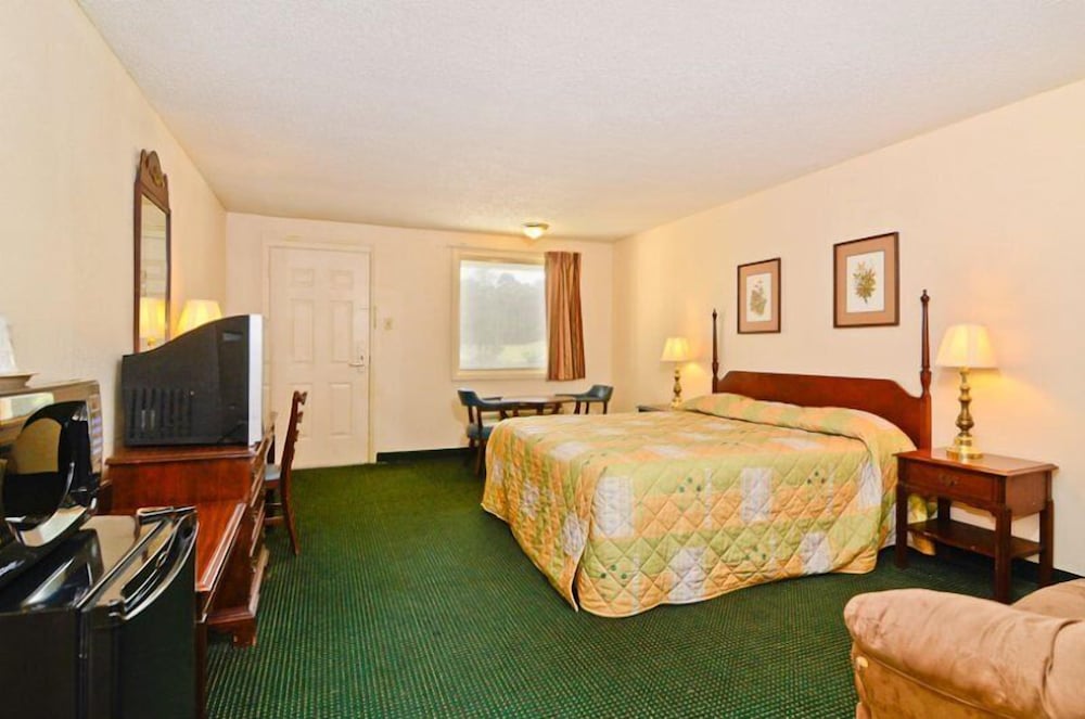 Deluxe Room, 1 King Bed, Accessible, Non Smoking