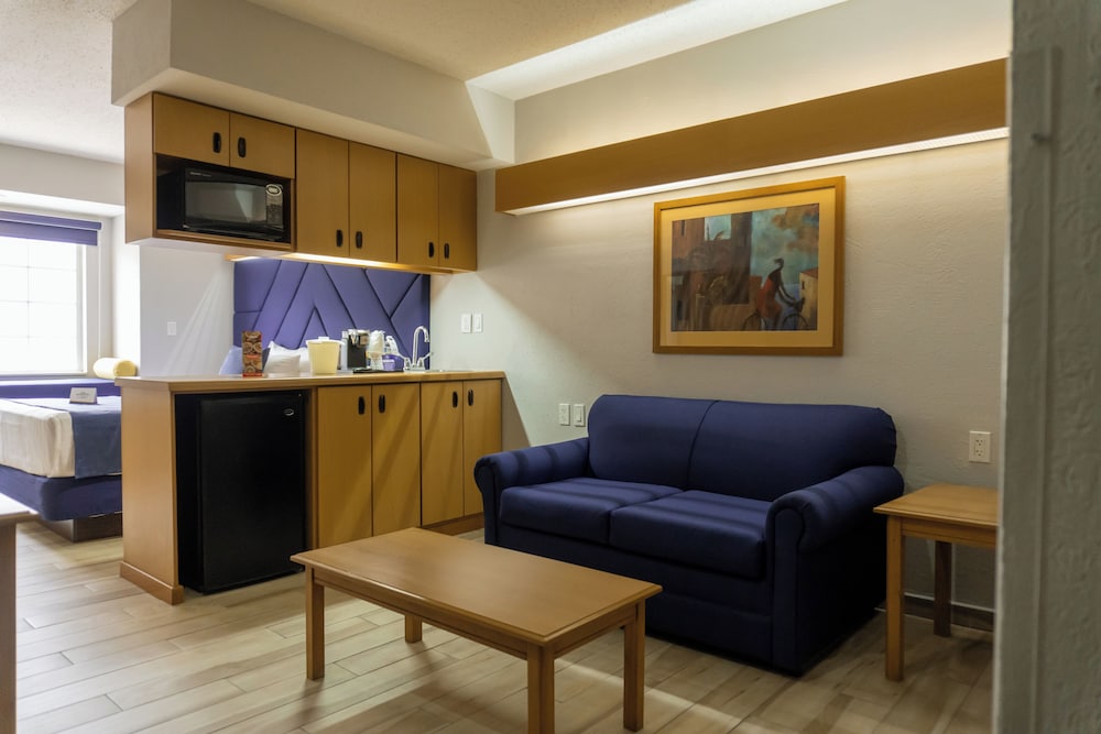 Standard Suite, 1 Queen Bed with Sofa bed - Photo 9