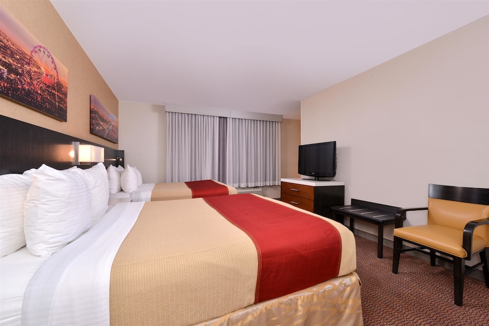 Suite, 2 Queen Beds, Non Smoking, Balcony