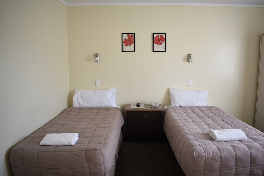 Basic Twin Room photo 1