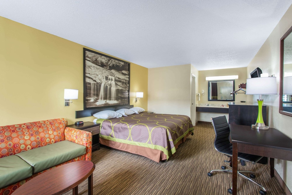 Suite, 1 King Bed - Photo 2