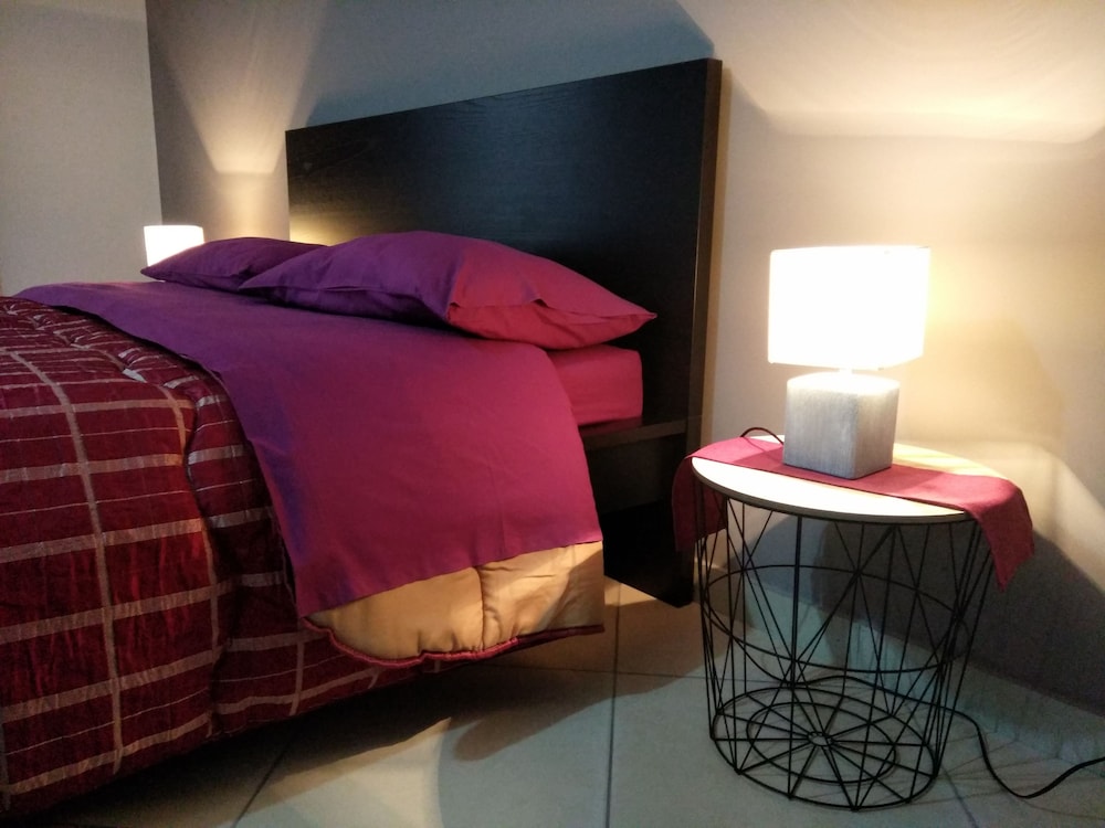 Deluxe Double or Twin Room, 1 Bedroom, Private Bathroom, Ocean View photo 2
