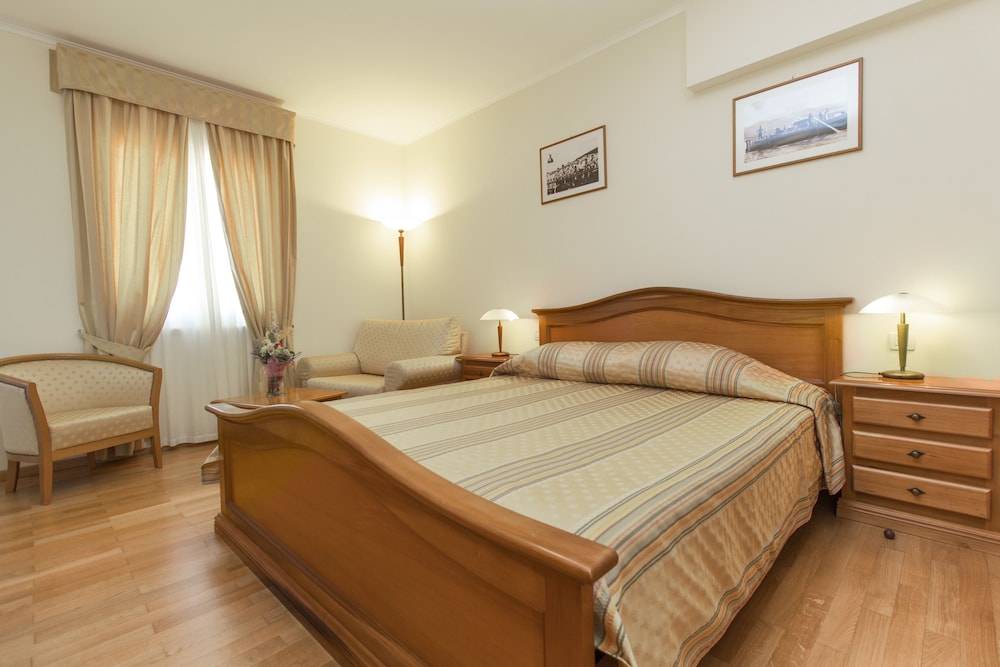 Double Room, Balcony, Sea View photo 2