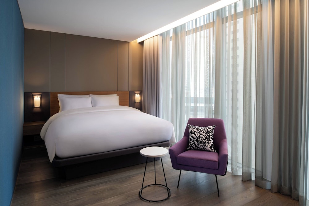 Premier Suite, 1 King Bed - Photo 8
