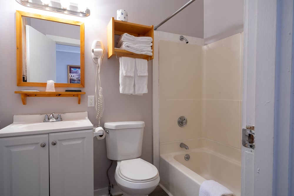 Deluxe Room, 2 Queen Beds photo 2
