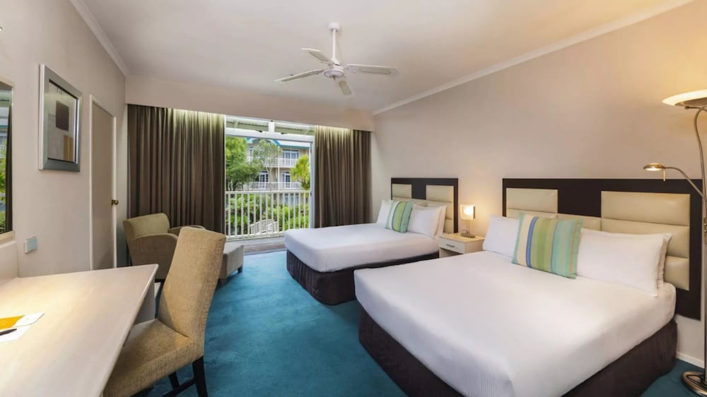 Standard Room, 2 Double Beds (Huka)