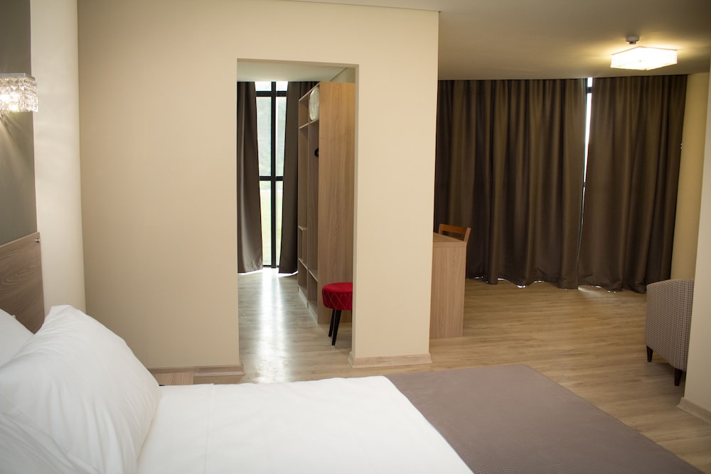 Suite (Real)