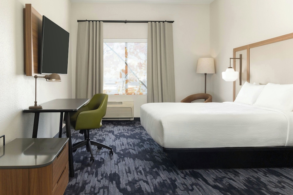Studio, 1 King Bed (Mobility Accessible, Tub) - Photo 3