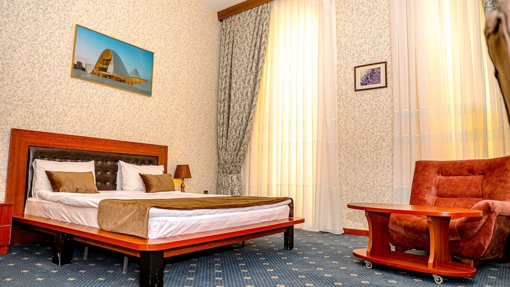 Deluxe Double Room, 1 King Bed With Sofa Bed photo 3