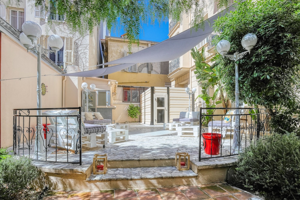 Deluxe Room, Balcony, Garden View thumbnail 5