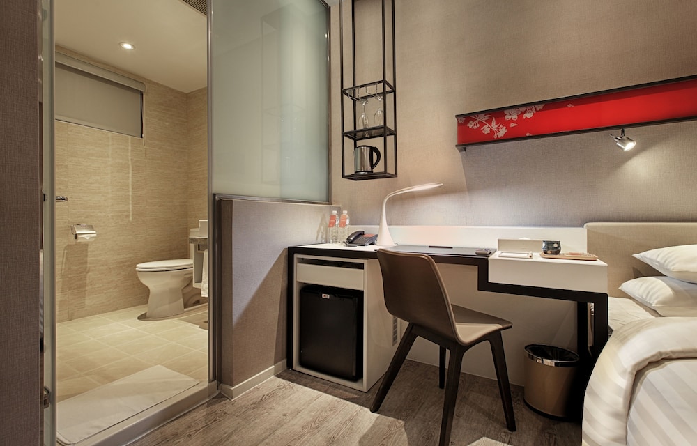 City Room photo 3