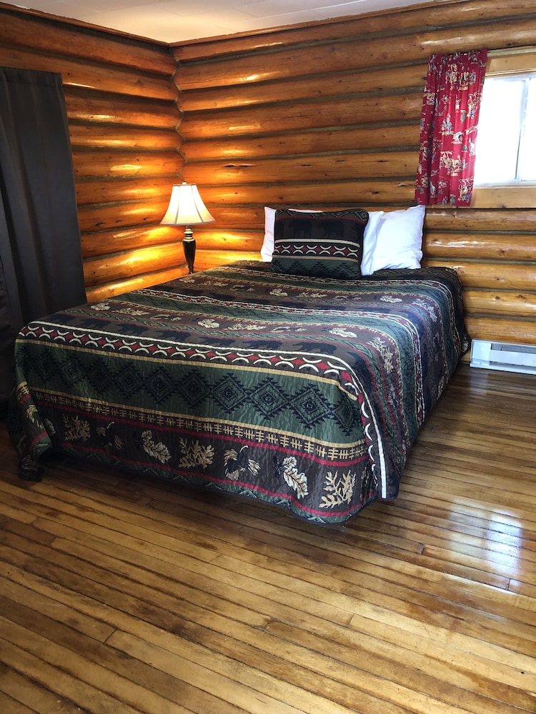 Economy Cabin, 1 Queen Bed (Cabin 1) photo 1