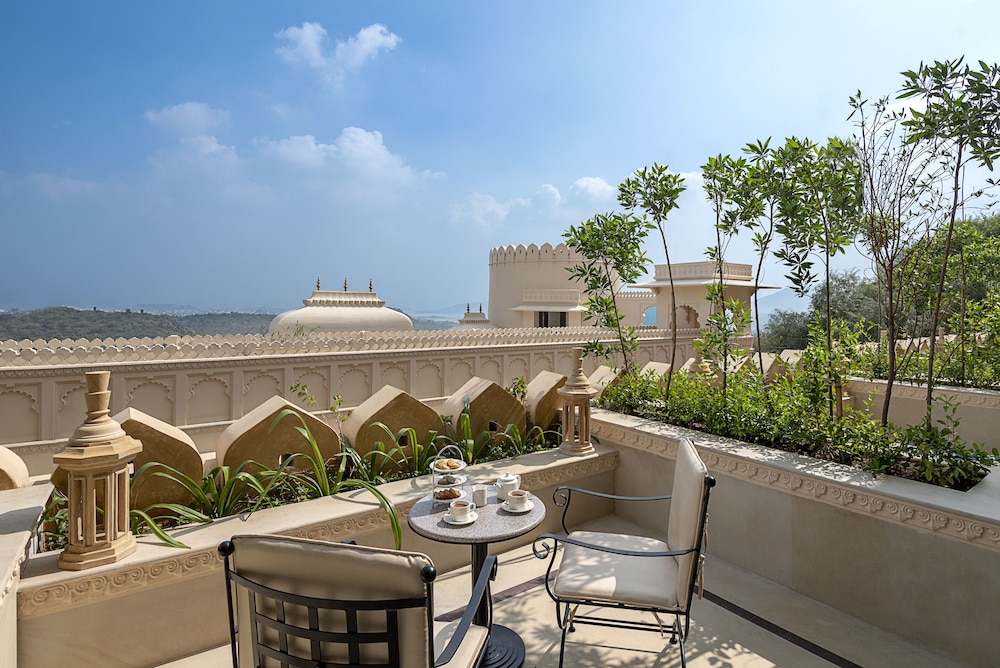 Premium Vista King Room with Private Terrace - Photo 4