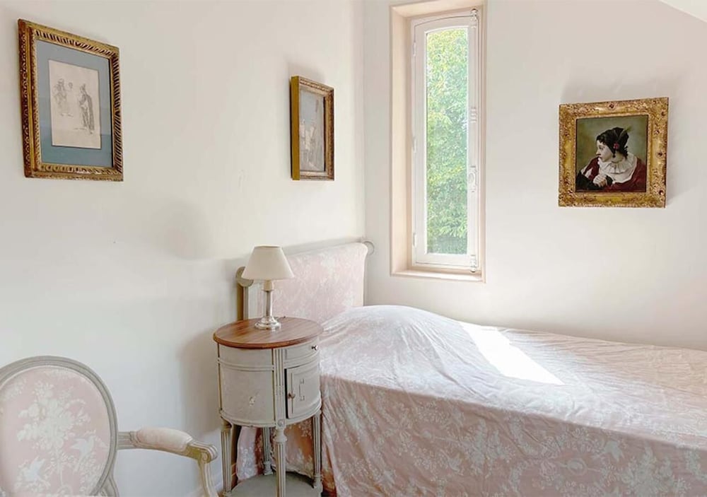 Classic Single Room, Garden View
