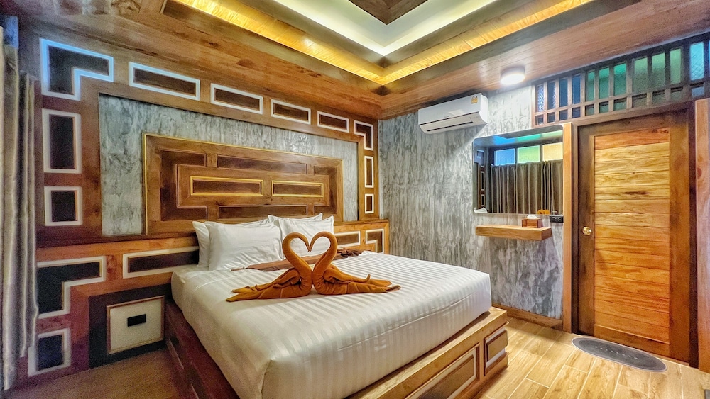 Deluxe Bungalow with Balcony - Air Conditioning