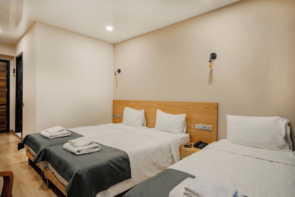 Classic Triple Room - Photo 1