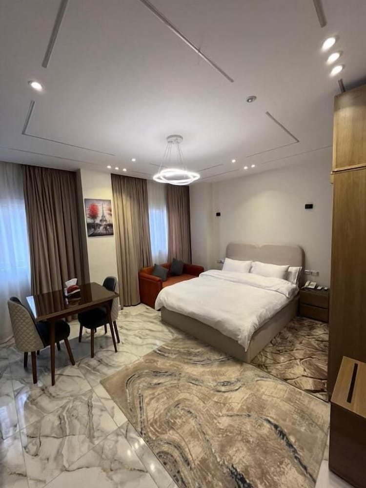Royal Studio, 1 King Bed